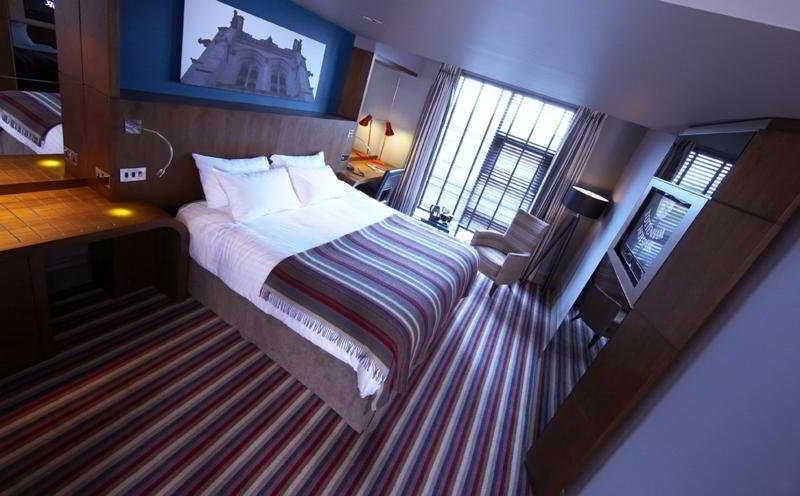 فندق إلستريفي  فندق فيليدج لندن واترفورد الغرفة الصورة